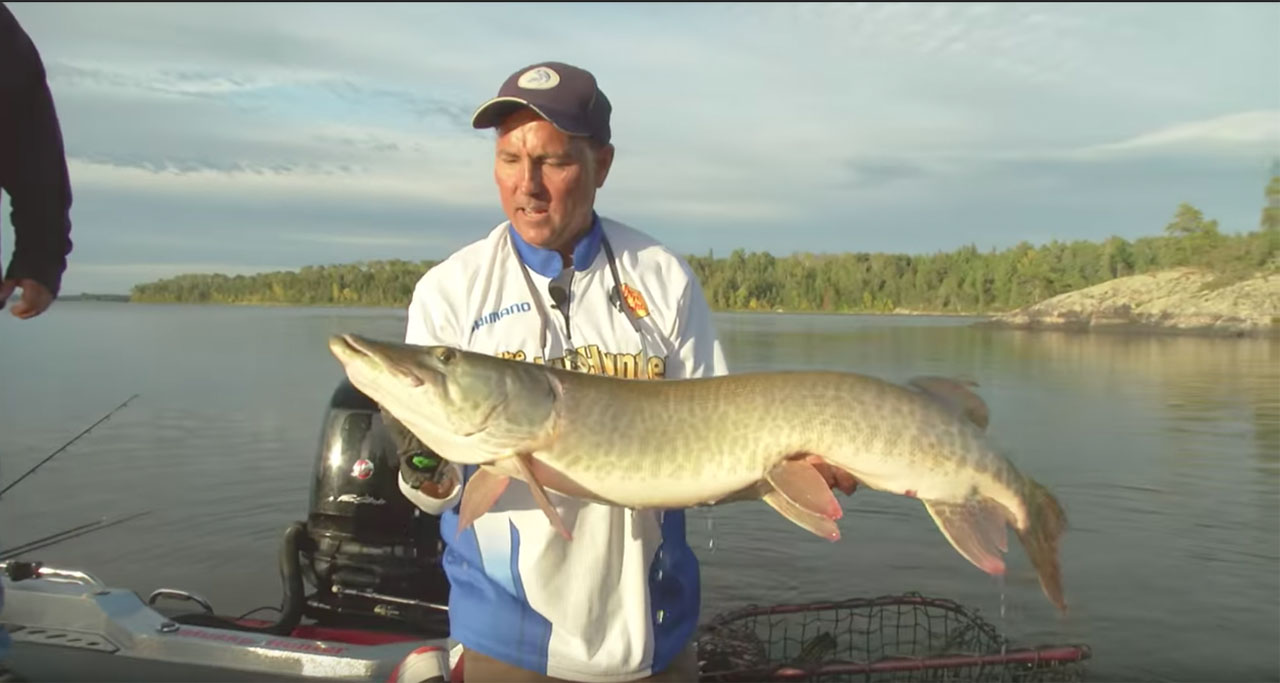 TOOLS TO TACKLE MUSKIES THIS WINTER - Musky Hunter TV
