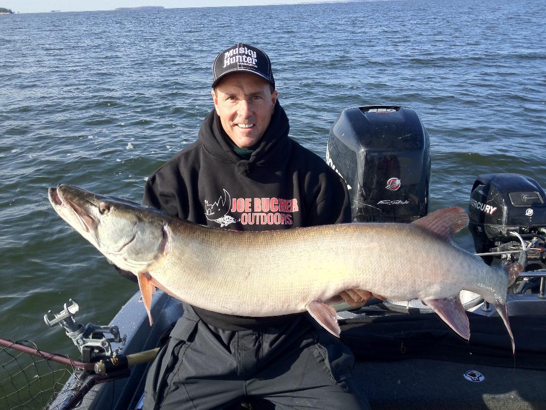 MUSKY FISHING LATE FALL!! - Muskies in a Snowstorm with Giant